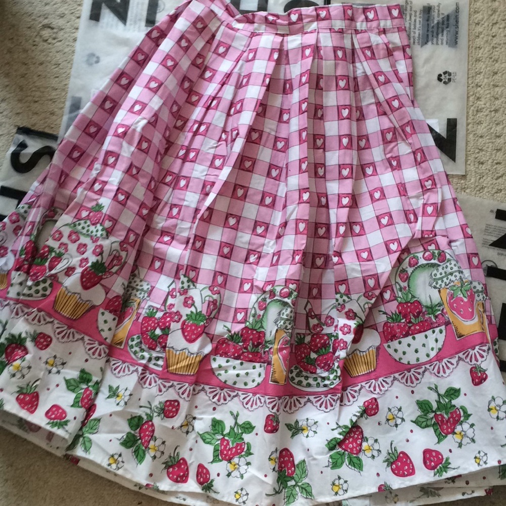 πKawaii vintage hell bunny strawberry skirt π - Picture 5 of 9